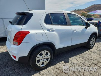 Trzecie zdjęcie samochodu z tyłu: 2018 CHEVROLET TRAX LS VIN:KL7CJKSB3JB556648 - miniatura