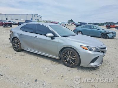 Czwarte zdjęcie samochodu z boku: 2020 TOYOTA CAMRY SE VIN:4T1G11AK0LU325239 - miniatura