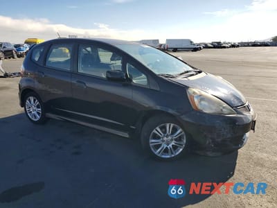 Czwarte zdjęcie samochodu z boku: 2010 HONDA FIT SPORT VIN:JHMGE8H47AC031668 - miniatura