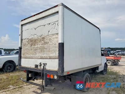 Trzecie zdjęcie samochodu z tyłu: 2003 CHEVROLET EXPRESS BOX TRUCK VIN:1GBHG31U631171923 - miniatura
