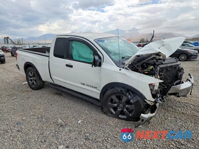 Czwarte zdjęcie samochodu z boku: 2015 NISSAN TITAN SV VIN:1N6AA0CC0FN503947 - miniatura