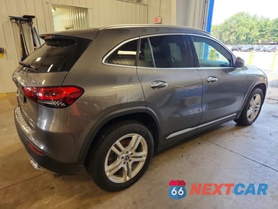 Trzecie zdjęcie samochodu z tyłu: 2021 MERCEDES-BENZ GLA 250 4MATIC VIN:W1N4N4HB5MJ121521 - miniatura