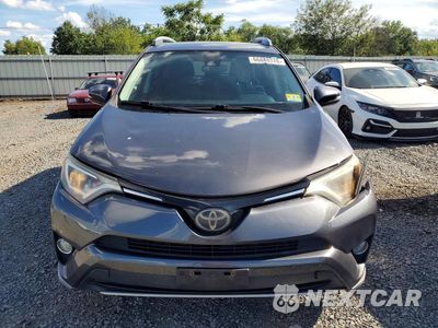 Piąte zdjęcie samochodu w środku: 2017 TOYOTA RAV4 XLE VIN:2T3RFREV2HW628535 - miniatura