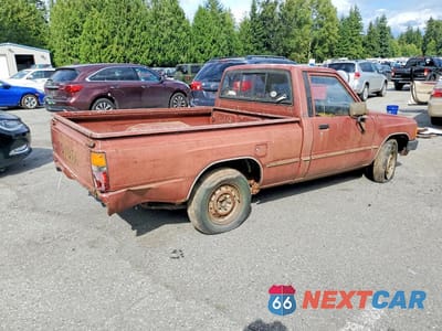 Trzecie zdjęcie samochodu z tyłu: 1985 TOYOTA PICKUP 1/2 TON RN50 VIN:JT4RN50R1F0050936 - miniatura