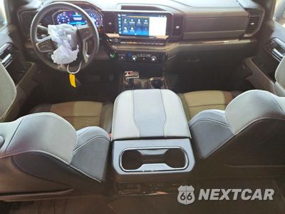 Zdjęcie 8 z 13 samochodu: 2024 CHEVROLET SILVERADO K1500 ZR2 VIN:3GCUDHE87RG449462 - miniatura