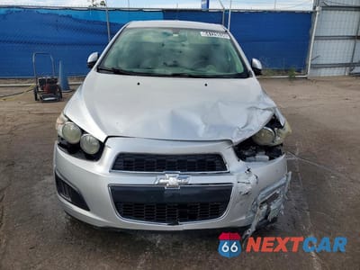 Piąte zdjęcie samochodu w środku: 2015 CHEVROLET SONIC LT VIN:1G1JC5SH3F4200506 - miniatura