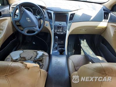 Zdjęcie 8 z 12 samochodu: 2013 HYUNDAI SONATA HYBRID VIN:KMHEC4A44DA084129 - miniatura