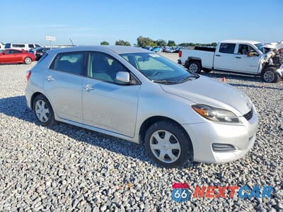Czwarte zdjęcie samochodu z boku: 2009 TOYOTA MATRIX BASE VIN:2T1KU40E09C007775 - miniatura