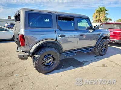 Trzecie zdjęcie samochodu z tyłu: 2022 FORD BRONCO BASE VIN:1FMEE5DH8NLB53084 - miniatura