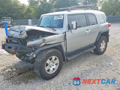 2010 TOYOTA FJ CRUISER BASE JTEBU4BF3AK084385 - główne zdjęcie licytacji z USA - miniatura