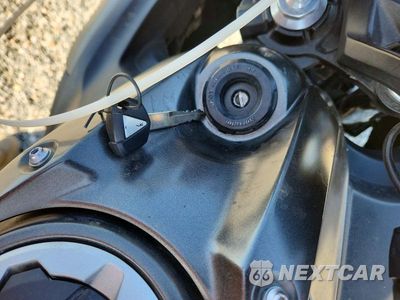 Zdjęcie 8 z 9 samochodu: 2022 KAWASAKI EX650 N VIN:ML5EXEN14NDA75555 - miniatura