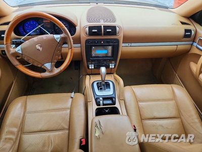Zdjęcie 8 z 13 samochodu: 2005 PORSCHE CAYENNE VIN:WP1AA29P85LA25262 - miniatura