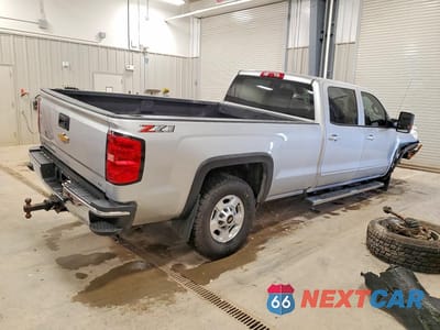 Trzecie zdjęcie samochodu z tyłu: 2018 CHEVROLET SILVERADO K2500 HEAVY DUTY LT VIN:1GC1KVEG2JF257516 - miniatura