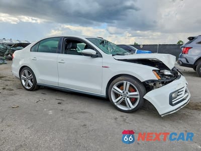 Czwarte zdjęcie samochodu z boku: 2016 VOLKSWAGEN JETTA GLI VIN:3VW5T7AJ3GM236014 - miniatura