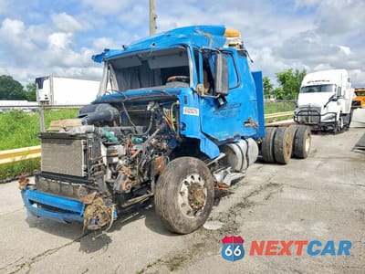2006 VOLVO VNL SEMI TRUCK 4V4NC9GH16N446350 - główne zdjęcie licytacji z USA - miniatura