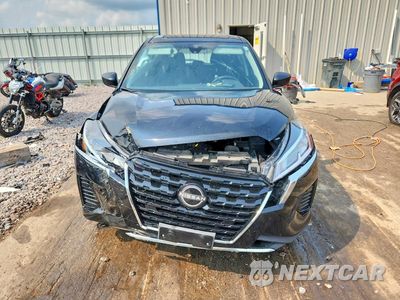 Piąte zdjęcie samochodu w środku: 2024 NISSAN KICKS S VIN:3N1CP5BV8RL535353 - miniatura