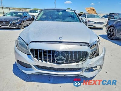 Piąte zdjęcie samochodu w środku: 2017 MERCEDES-BENZ C 300 4MATIC VIN:55SWF4KB3HU227922 - miniatura