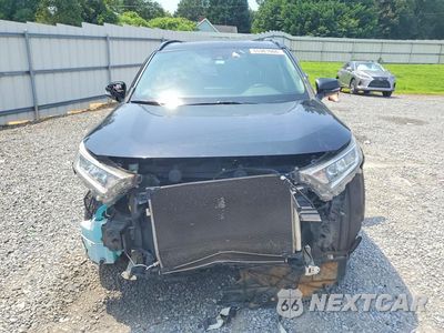 Piąte zdjęcie samochodu w środku: 2019 TOYOTA RAV4 XLE VIN:JTMP1RFV9KD010556 - miniatura