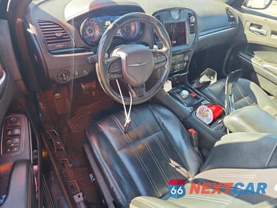 Zdjęcie 8 z 13 samochodu: 2017 CHRYSLER 300 S VIN:2C3CCAGG9HH558020 - miniatura