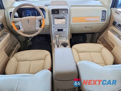 Zdjęcie 8 z 13 samochodu: 2007 LINCOLN MKX VIN:2LMDU88C47BJ37650 - miniatura