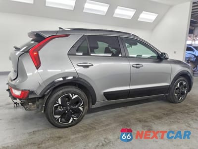 Trzecie zdjęcie samochodu z tyłu: 2023 KIA NIRO WIND VIN:KNDCR3L17P5036600 - miniatura