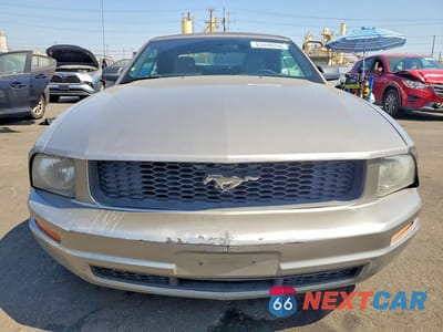 Piąte zdjęcie samochodu w środku: 2009 FORD MUSTANG VIN:1ZVHT84N695112524 - miniatura