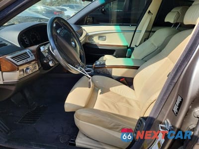 Zdjęcie 7 z 12 samochodu: 2008 BMW 750 I VIN:WBAHL83568DT12017 - miniatura