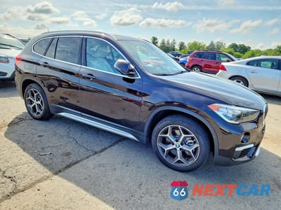 Czwarte zdjęcie samochodu z boku: 2018 BMW X1 XDRIVE28I VIN:WBXHT3C38J3H32609 - miniatura