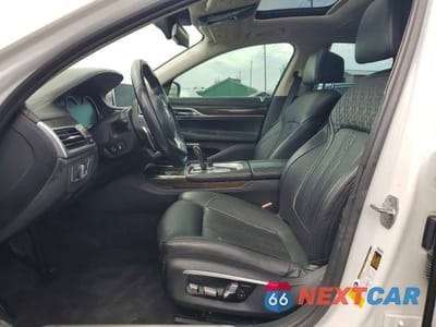 Zdjęcie 7 z 12 samochodu: 2016 BMW 740 I VIN:WBA7E2C51GG547862 - miniatura