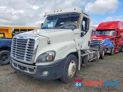 2018 FREIGHTLINER CASCADIA 125 SEMI TRUCK 1FUJGEDR8JLJW4952 - główne zdjęcie licytacji z USA - miniatura