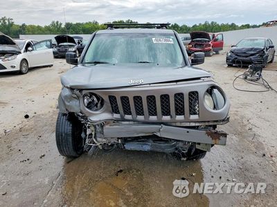 Piąte zdjęcie samochodu w środku: 2014 JEEP PATRIOT SPORT VIN:1C4NJPBBXED586667 - miniatura