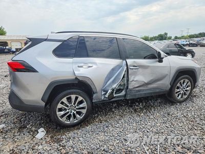 Trzecie zdjęcie samochodu z tyłu: 2023 TOYOTA RAV4 XLE PREMIUM VIN:2T3C1RFV6PW248101 - miniatura