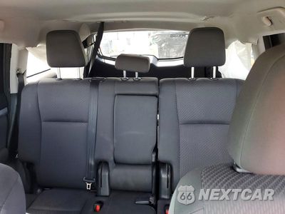 Zdjęcie 10 z 13 samochodu: 2018 TOYOTA HIGHLANDER LE VIN:5TDZARFH2JS040150 - miniatura