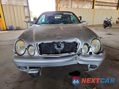 Piąte zdjęcie samochodu w środku: 2002 MERCEDES-BENZ CLK 55 AMG VIN:WDBLK74G72T102385 - miniatura