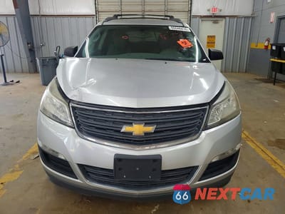 Piąte zdjęcie samochodu w środku: 2017 CHEVROLET TRAVERSE LS VIN:1GNKVFKD1HJ267996 - miniatura
