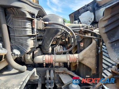 Zdjęcie 10 z 12 samochodu: 2017 FREIGHTLINER CASCADIA 113 SEMI TRUCK VIN:1FUBGBDV0HLHH2540 - miniatura