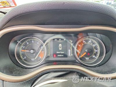 Zdjęcie 9 z 13 samochodu: 2015 JEEP CHEROKEE LATITUDE VIN:1C4PJMCS0FW758250 - miniatura