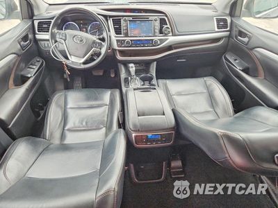 Zdjęcie 8 z 13 samochodu: 2019 TOYOTA HIGHLANDER XLE VIN:5TDKZRFH1KS561811 - miniatura