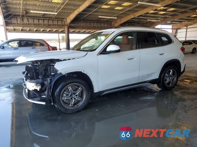 2026 BMW X1 XDRIVE28I WBX73EF01T5621185 - główne zdjęcie licytacji z USA - miniatura