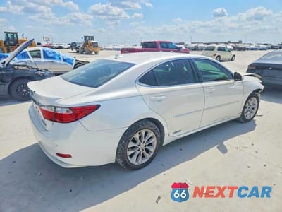 Trzecie zdjęcie samochodu z tyłu: 2013 LEXUS ES 300H VIN:JTHBW1GG5D2023332 - miniatura