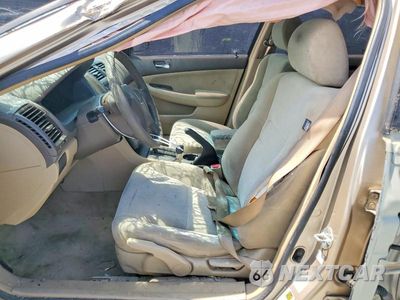 Zdjęcie 7 z 12 samochodu: 2005 HONDA ACCORD LX VIN:1HGCM56425A040706 - miniatura