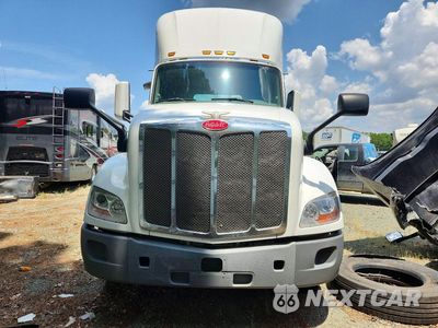 Piąte zdjęcie samochodu w środku: 2018 PETERBILT 579 SEMI TRUCK VIN:1XPBA48X7JD477578 - miniatura