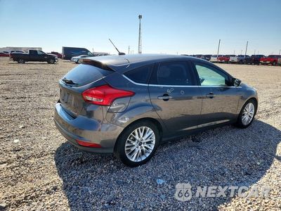 Trzecie zdjęcie samochodu z tyłu: 2015 FORD FOCUS TITANIUM VIN:1FADP3N28FL349395 - miniatura