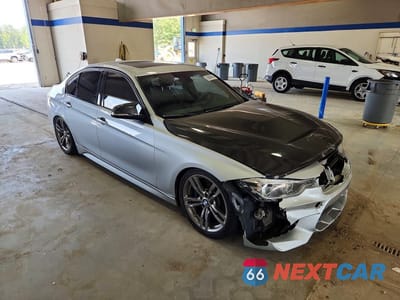 Czwarte zdjęcie samochodu z boku: 2015 BMW 335 I VIN:WBA3A9G51FNS66328 - miniatura