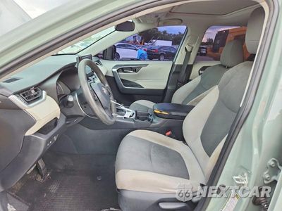 Zdjęcie 7 z 13 samochodu: 2019 TOYOTA RAV4 XLE VIN:2T3W1RFV1KC002807 - miniatura