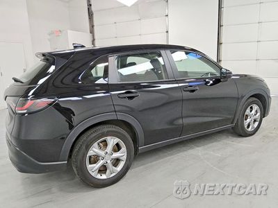 Trzecie zdjęcie samochodu z tyłu: 2025 HONDA HR-V LX VIN:3CZRZ2H33SM777452 - miniatura