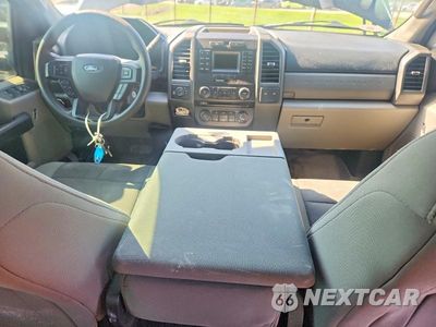 Zdjęcie 8 z 13 samochodu: 2017 FORD F350 SUPER DUTY VIN:1FT8W3B68HEB27551 - miniatura
