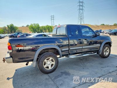 Trzecie zdjęcie samochodu z tyłu: 2002 TOYOTA TUNDRA SR5 V8 VIN:5TBBT441X2S294767 - miniatura