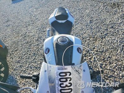 Piąte zdjęcie samochodu w środku: 2026 HONDA CBR1000 RR VIN:JH2SC7719TK900614 - miniatura