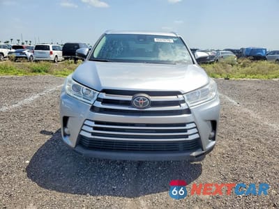 Piąte zdjęcie samochodu w środku: 2019 TOYOTA HIGHLANDER XLE VIN:5TDKZRFH6KS352564 - miniatura